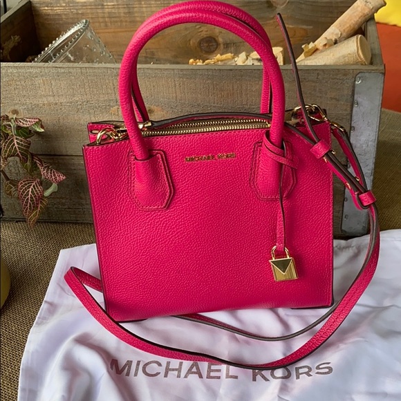 Michael Kors Handbags - MICHAEL KORS Mercer Medium Crossbody Bag